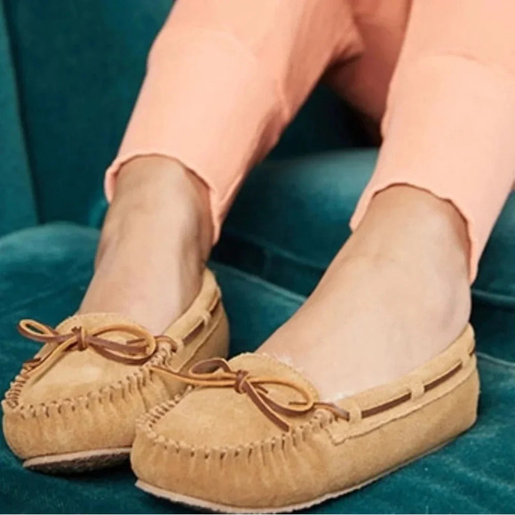 Minnetonka Women’s Suede Moccasin Indoor/Outdoor‎ Slippers Faux Fur Lining 5 NWT - Picture 2 of 11